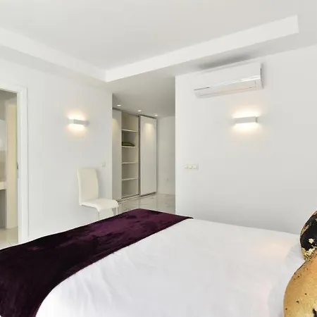 Sleeps 8 Pool Air Con Wifi Sonnenland