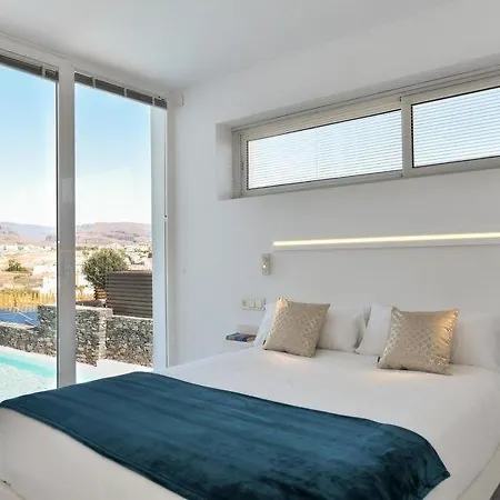 Sleeps 8 Pool Air Con Wifi *