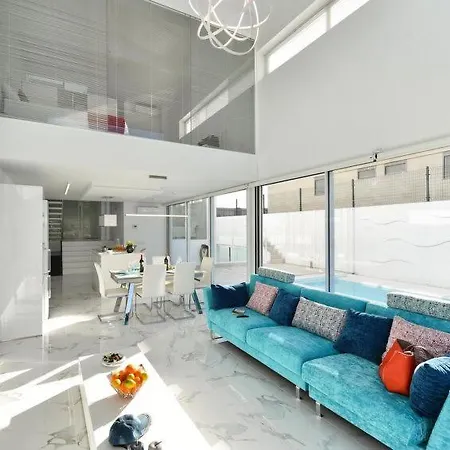 Sleeps 8 Pool Air Con Wifi בית נופש Sonnenland