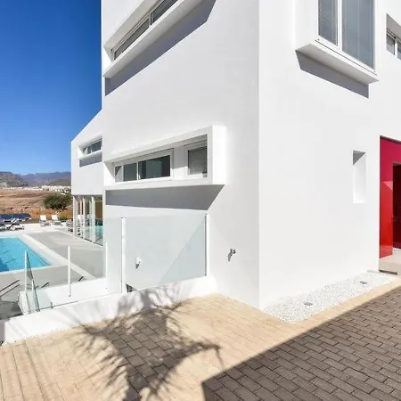 בית נופש Sleeps 8 Pool Air Con Wifi *